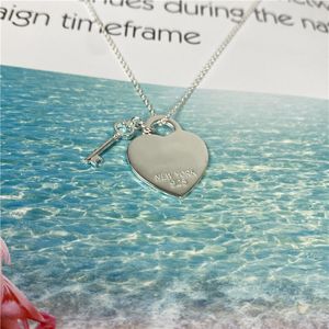 Fashion Luxury Designer Necklace Charm Heart Key Pendant Necklace For Women Man Heart Jewelry Lover Gift Clavicle Chain