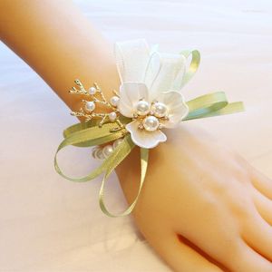 Dekorativa blommor mode pärla bröllop dekoration mariage handled corsages hand blomma siden spetsar konstgjorda brudar brudtärnor