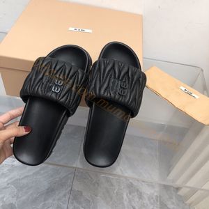 Designer sandals pantofole da donna morbida pelle di pelle di pelle di pelle Fciplips con sandali piattaforma di fibbie Sandali stelle Sliforo Slifori piatti piatti estivi