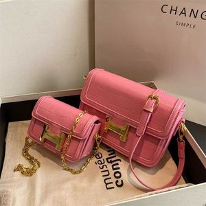 Borsa firmata 2023ins New Super Hot Light Luxury Borsa piccola quadrata coreana Moda Piccola borsa piccola con rossetto Borsa a tracolla semplice da donna Vendita diretta a prezzo speciale