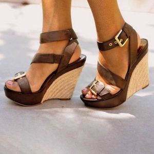 Sandalias Sandalias de verano Moda de verano Peep Sandals Sandalias Correo de espalda casual Dama Sandalias marrones gruesas 2021 zapatos nuevos T230410