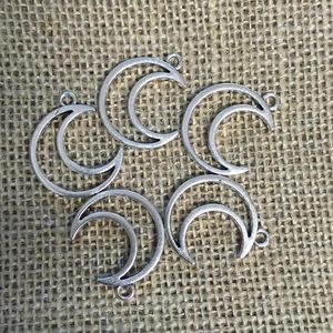 Charms 22 st/parti 29x24mm ihålig måne för smycken som gör antik silverpläterad hänge diy halsbandsarmband A048