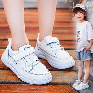 Sneakers 2023 Autumn and Winter Kid's Small White Shoes Boy's Girl's Plus Velvet för att hålla avslappnad sport