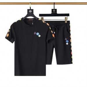 Mens Beach Designers Tracksuits Summer Suits 2023 Fashion T Shirt Seaside Holiday Shirts Shorts Set Man Jogging Luxury Set Outfits