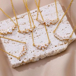 Naszyjniki wiszące luksus błyszczące kryształowy cyrkon Drop Naszyjnik dla kobiet 18K Gold Jewelry Cute Butterfly Leaf Flowerie Accessorie