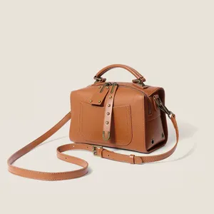 Abendtaschen Boston-Stil Retro Niet Frauen Messenger Echtes Leder Handtaschen Damen Tote Schulterkissen Umhängetasche