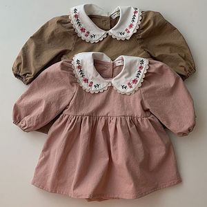 Flickor klänningar baby höst vår blommig mode barnkläder söta kostymer broderier eleganta kläder barn barn kläder 230410