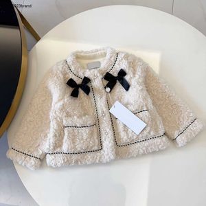 Ny designer barnjacka Autumn Lambhair babyrock storlek 90-140 Pearl Button Bow Decoration Småbarnskläder Nov10