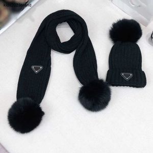 Novo inverno conjunto de cachecol de bebê preto puro isolamento designer de malha crianças boné 2 pçs malha crochê chapéus e cachecóis 12*120 cm nov10