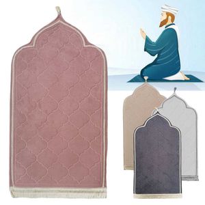 Carpet Islamic Muslim Prayer Mat Ramadan Flannel Carpet Worship Kneel Embossing Floor Carpets Nonslip Soft Portable Travel Prayer Rug Z0411