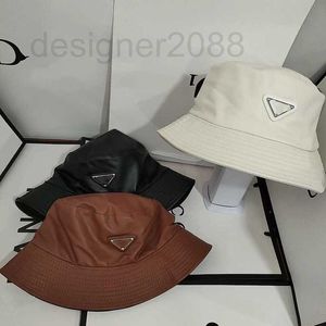 Designer de cloches Hair hair hap da versão coreana, esta letra pescador masculino e feminino estilo de moda de moda Four Seasons líquido Chapéu de couro vermelho 4dln