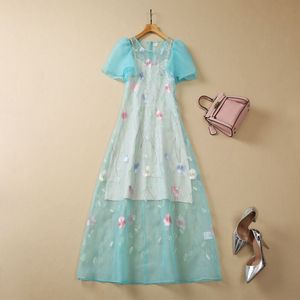 Europeiska och amerikanska kvinnokläder 2023 Sommar Ny kortärmad puffade ärmar Fashion Flower Embroidered Blue Dress XXL