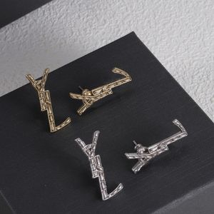 Luxur Designer 316L Rostfritt stål 18K Gold Silver Silver Women's Letter Logo Carving Fashion Charm Christmas Earrings Girl Wedding Jewelry Wholesale