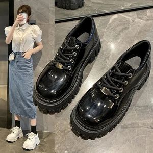 Dress Shoes Metal Chain Thick-soled Lolita Gothic Shoes for Women Spring Japanese College Style British Style Patent Leather High Heels 231110