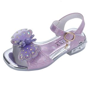 First Walkers est Summer Kids Shoes Mt CS Fashion Leathers Sweet Children Sandaler för flickor Småbarn Baby Bortable Hoolow Out Bow 230411