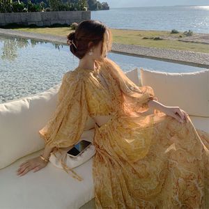 Повседневные платья Лето 2023 Женское полое платье шифон Желтая длинная юбка пляж Элегантные женщины носят юбки
