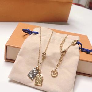 Luxurys Necklace Designer Two-plate Colour Separation Necklaces Women Stainless Steel Jewelry Couple Pendants Leisure Style Jewelry lovers good nice