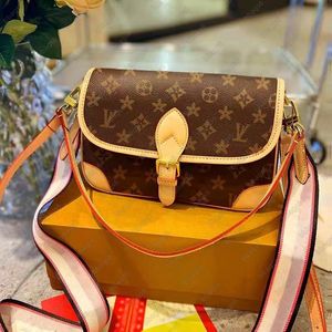 Klasyczna luksusowa designerska torba na ramię dla kobiet marka portfel mody Kobiety skórzane ręczne projektantki dama regulowana paska torebki z pudełkiem z pudełkiem