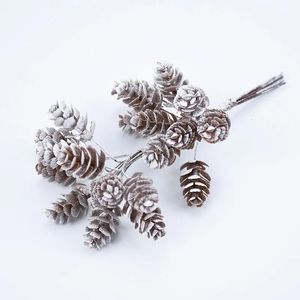 Julekorationer 10 Piecesbundle of Artificial Plants Fake Pine Cones Dekorativa blommor vävda heminredning DIY Bröllop Handgjorda Fluffy 231110