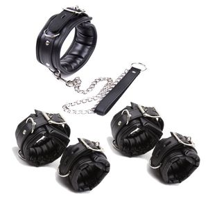 Giocattoli per adulti Pelle Metail Cuore Manette per sesso Polsini alla caviglia e colletto Schiavo Bondage BDSM Set per coppie Lingerie erotica per donna 230411