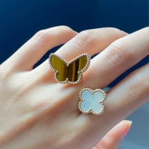 Fyra Leaf Clover Ring Natural Shell Gemstone 925 Silver för Woman Designer T0p Kvalitet Högsta Counter Quality Fashion Luxury Exquisite Gift With Box 006