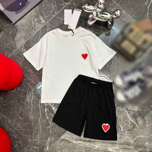 23SS Kids Designer Clothes Boys T-shirt Shorts Suit Kid Set Round Neck Pure Cotton Logo broderi Kort ärm Shorts Suits High Quality Baby Clothes