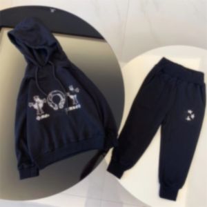 2023 Nova moda esportiva moda infantil meninos meninas conjunto de roupas primavera e outono roupas esportivas crianças estudantes hip hop roupas de rua lã crianças z40