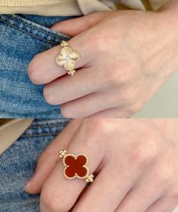 V-guld designer ring för kvinnlig gåva 18k ny dubbelsidig roterande fyra bladblomma motiv ring röd jade medalj chico snidad blomma kärleksring med låda