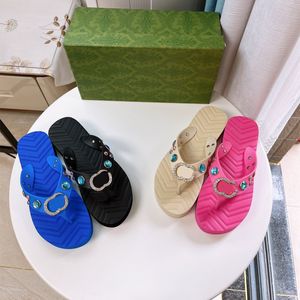 Designer de luxo chinelos incrustados com pedras de pedras artificiais g slides de moda chinelos de borracha tangas lâminas para mulheres meninas meninas sapatos de praia
