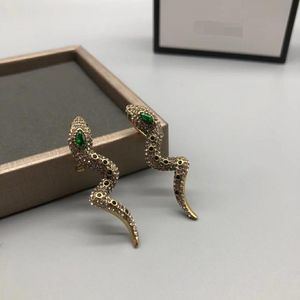 Nya designade kvinnorörningar Mässing 18K Gold Snake Full Diamonds Ear Stud Ladies Weddings Parts Presents Designer Jewelry GE-0195