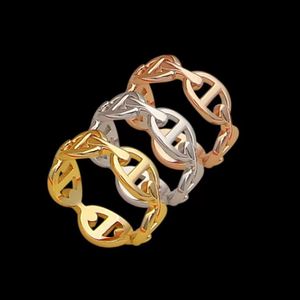 2023 New Luxury H Hollow Couple Ring per le donne Coppie Fashion Classic Anello di fidanzamento Anello di design in acciaio al titanio 316L