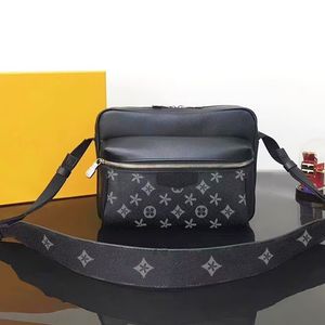 Kadın cüzdan açık büyük çanta omuz çantaları spor m69443 erkek lüks tasarımcı crossbody tote el çantası m30830 deri pochette çapraz gövde messenger debriyaj çantaları