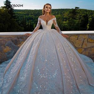 Abiti da sposa con spalle scoperte 2024 Maniche lunghe con scollo a V e paillettes lucide con perline Abito da ballo principessa di lusso in pizzo