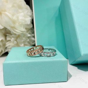 Кольца Band Rings Luxurys модельер Designer Rings for Women Diamond Ring Classic Hollow Holiday Gift Men Gold Silver Cring Кольцо Персонализированная пара высококачественная J2304