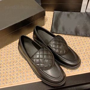 Loafers bayan tasarımcı ayakkabıları daireler loafers kapitone deri alçak platform lug sole loafer moccasins zincir tıknaz loafer oxford kayma siyah resmi elbise ayakkabıları