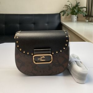 Top Cowhide Counter Quality Saddle Bag Crossbody Bag Women Designer Bag Handväska shoppingväskor axel crossbody väska klassiska handväskor lady sadel väska coa ch Ch