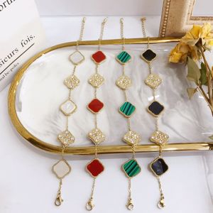 Braccialetti di alta qualità Bracciale in acciaio inossidabile placcato oro 18 carati Fiore Lettera Pendenti Amanti Regalo Polsino Polsino Catena Bracciale donna per regalo di compleanno L002