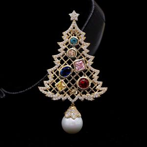 Autumn and winter new Pearl series micro inlaid with Haoshi a dual-purpose Christmas tree pine brooch accessories