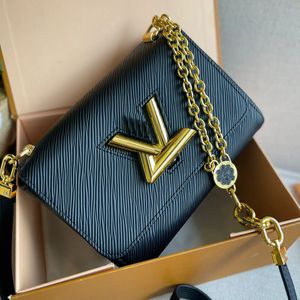 2023Bolsa de ombro de designer Bolsas de torção populares Bolsa de couro pequena quadrada Bolsa de designer Metal cadeia longa fivela em forma de V Moda simples muito agradável