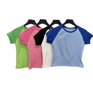 CHファッション女性のクラシックTシャツブランドトップTシャツCH 2023新しい女性のタイトTシャツリリーフアルファベットホースシューサンスクリットクロスパターンデザイナーTシャツ女性Tシャツ