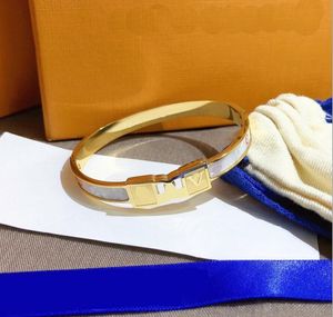 Braccialetti a doppia lettera di design Braccialetti unisex Bracciale di alta qualità in oro lettere braccialette Sigillo in acciaio per uomini Accessori per gioielli per matrimoni da donna