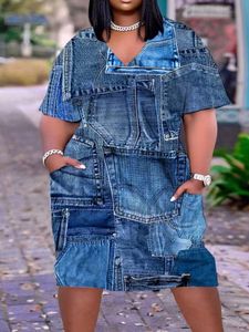 カジュアルドレスLWプラスサイズのドレス模倣デニムvネックポケットデザインドレス女性Tシャツドレス夏のルーズドレスレディース230412