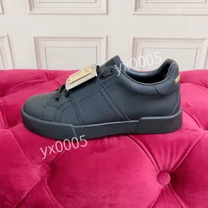 2023Stivali firmati Scarpe da corsa da uomo Tecnologia traspirante Maglia Sneaker nera classica alla moda Comoda