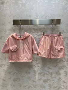 2023 Summer feminino de duas peças de trajes de traje de estreia de designer letra de bordado com capuz de combinação de luxo de luxo