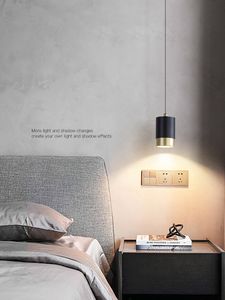 Lampenschirme Nachttisch-Kronleuchter Nordischer moderner minimalistischer Wohnzimmer-Speisestrahler Netzrotes kleines Bett Nachttischlampe 230411