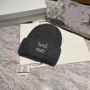 2023 Beanie Gift Scarf Fashion Skullcap Designer Men's and Women's Knitted Autumn Woollen Caps Alphabet Jacquard Unisex