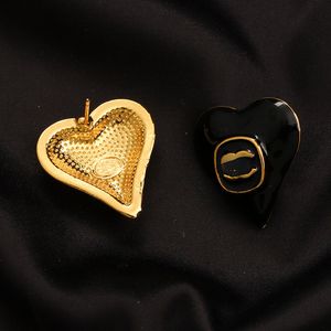 Lyxvarumärkesdesigners Letters Stud Heart rostfritt stål pläterat 18K Gold Geometric Famous Women's Crystal Rhinestone Pearl S925 Silver Earring Wedding Jewerlry