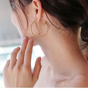 2023 Big Hoop Złote Kolczyki Projektant dla kobiet Designer Projektowanie kolczyków na uszach Projektant biżuteria do kobiety Zaangażowanie prezentów mody na imprezowe akcesoria biżuterii