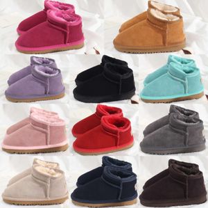 Avustralya Çocuk Ayakkabı Mini Klasik Botlar Uggsity Kızlar Çocuk Sneaker Bebek Çocuk Gençlik Önyükleme Toddlers Bebekler Yürüyüşçüler Erkek Kestane Kırmızı Mor Pembe Siyah Wggs Ayakkabı Uuu