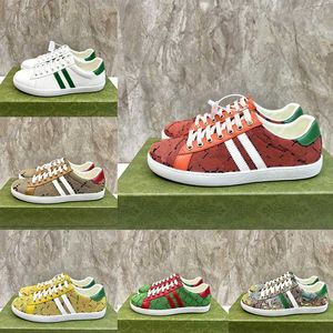 1977 Canvas Casual Buty Gazelle Męskie buty sportowe Patchwork Drukowane paski retro spółdzielcze tenisowe Włochy Zielone i czerwone w paski gumowe podeszwy butów damskich